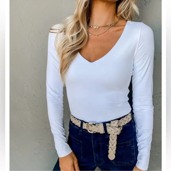 Z Supply So Smooth White Long Sleeve V Neck Bodysuit Medium NWT - Picture 2 of 10